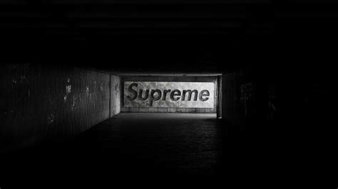 Logo Supreme Black Wallpaper