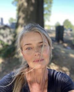 Paulina Porizkova Goes Topless In Beach Throwback