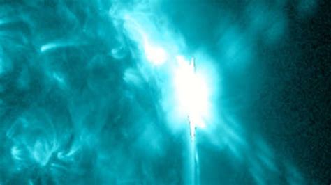 Sun spits hot fire, X-Class solar flares in 4K! | USA Solar Cell