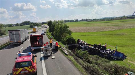 Hessen Schwerer Unfall Auf A5 Verkehr Staut Sich Kilometerweit