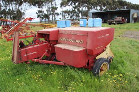 Lot New Holland Small Square Baler Auctionsplus