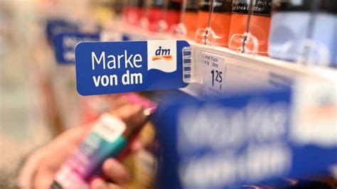 Drogerie Riese dm spürt Corona Auswirkungen und muss drastischen