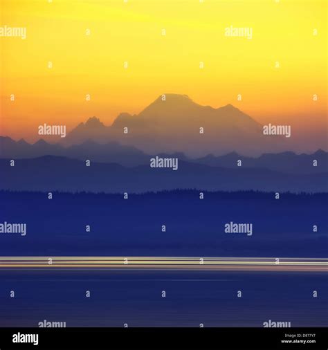 Mount Baker Silhouette Hi Res Stock Photography And Images Alamy