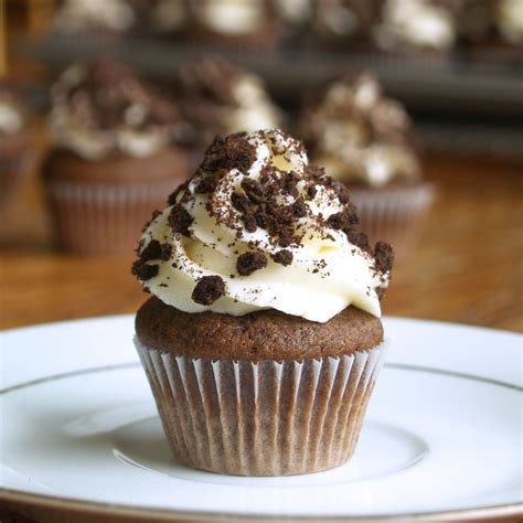 Hungry Hungry Highness: Mini Chocolate Oreo Cupcakes