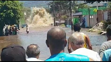 Adutora da Cedae se rompe e água invade casa de moradores em Santíssimo