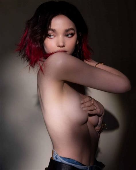 Dove Cameron Topless Covered 2021 7 Photos The Fappening