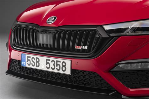 Skoda Octavia Rs Debuts As Plug In Hybrid Hits Km H In