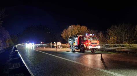 Auto Kracht Auf A Bei Hasborn In Leitplanke