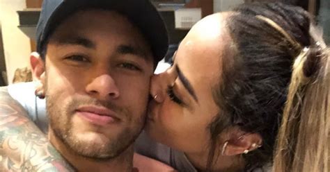 Em gái Neymar diện bikini khoe dáng hút hồn Báo Dân trí