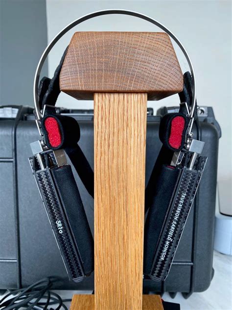 RAAL requisite True Ribbon SR1a The world's first Earfield headphone ...
