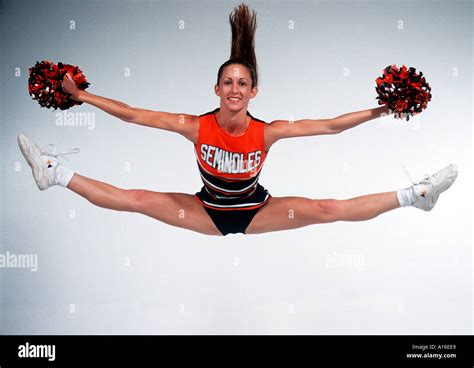 Breaking Cheerleader Splits – Telegraph