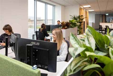 How Your Office Can Realise The Benefits Of Hot Desking