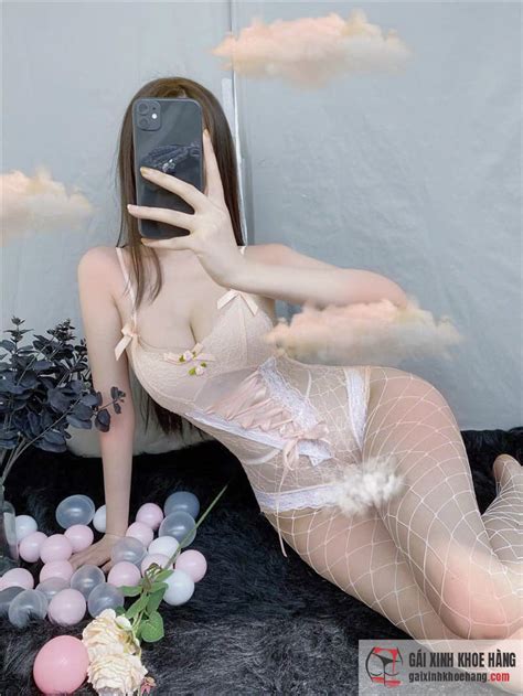 Girl Tăng Thiên Kim mặc bikini khoe đường cong nóng bỏng mắt