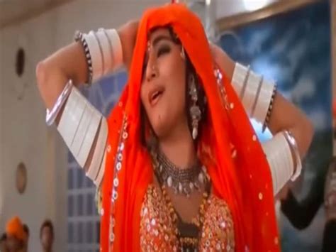 Madhuri Dixit Shares Choli Ke Peeche Kya Hai Making Video In Dance