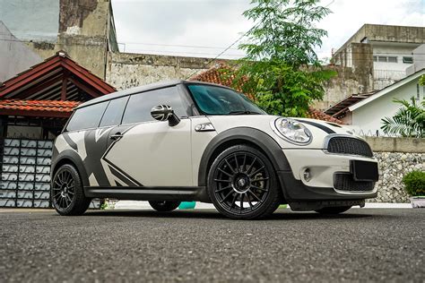 Permaisuri OZ Racing Superturismo LM Mini Cooper Clubman R55