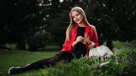 Ivan Gorokhov Open Mouth Model Maria Puchnina Women Red Vest