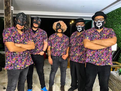 Sr Bikini Celebrar Una Noche Por Los Buenos Tiempos Por Su Xxiv Aniversario En El Teatro