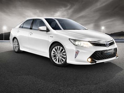 Facelifted Toyota Camry Hybrid Launched In India Launch Price Specs