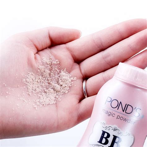 Матирующая ВВ пудра со светоотражающими частицами Ponds Magic powder ...