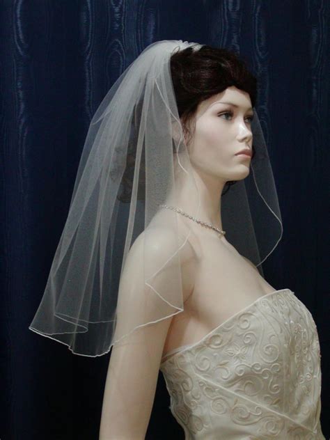 Short Tier Flyaway Wedding Bridal Veil With A Pencil Edge