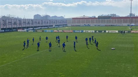 Live Tj Juventus Arrivata In Spagna Foto E Video I Convocati Ci Sono Bonucci E Pellegrini