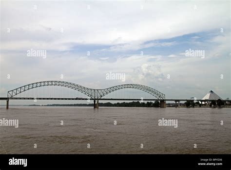 Hernando De Soto Bridge Memphis Tennessee Usa Across The Mississippi