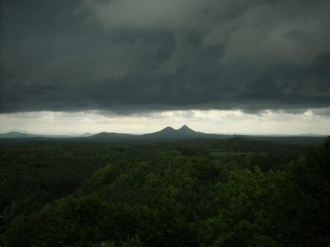 behem ctvrtka nas cekaji silne bourky nas region