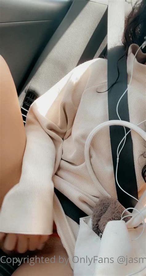 Bekijk Jasminx Touching Her Hairy Pussy In A Public Taxi Onlyfans Video