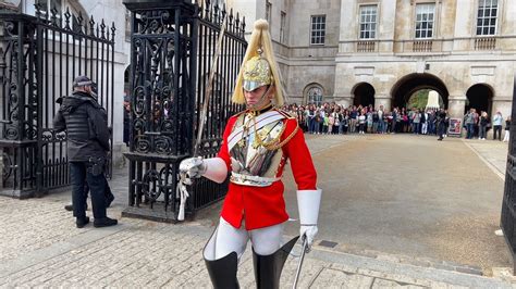 Kings Guard Shouts At Tourist Youtube