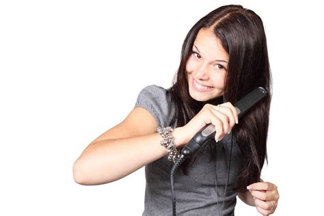 Mistakes To Avoid While Straightening Your Hair Fabbon