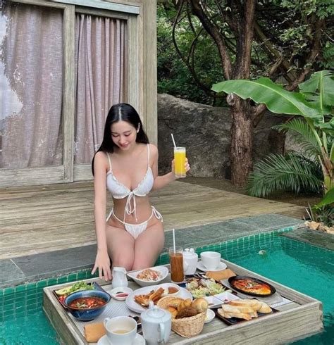 Jun Vũ diện bikini nhỏ xíu khoe body vòng 1 khủng chiếm spotlight https kenh14 vn Star
