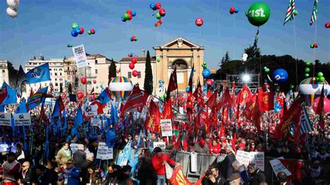 Manifestazione Cgil Cisl Uil A Potenza Sbarra Ripartire Dal Lavoro