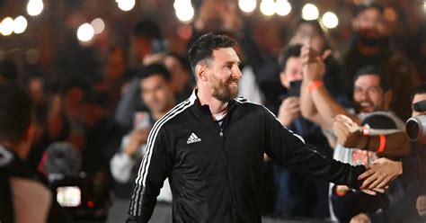 Lionel Messi Llegó Por Sorpresa A La Despedida De Maxi Rodríguez Y El