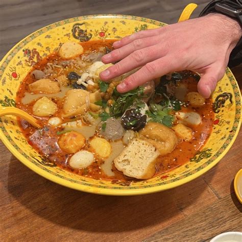 Dragon Hot Pot 一麻一辣 Grattan St