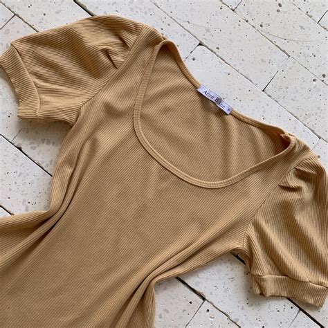 T Shirt Canelada Decote Redondo Nude Dondoca Moda Feminina