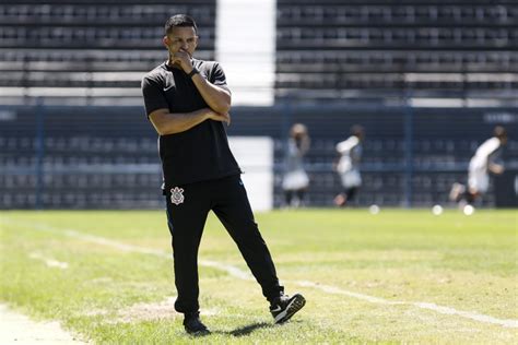 Vinicius Marques auxiliar técnico do Corinthians sub 20 projeta