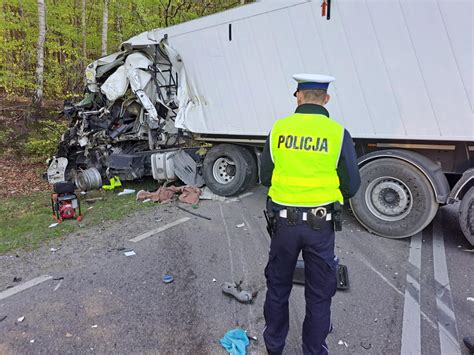 Straszny wypadek we wsi Rekowo w powiecie bytowskim Ciężarówka