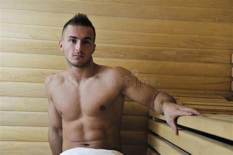 Attraktiver Junger Mann In Der Sauna Stockbild Bild Von Entspannung