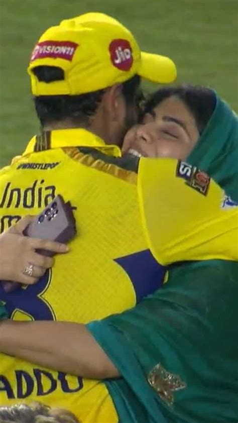 Ravindra Jadejas Emotional Moment With Wife Rivaba At Ipl 2023 Final