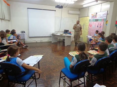 Escola Centro Educacional de Ensino de 1º Grau: abril 2014 