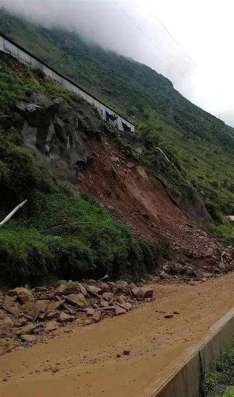 扩散！突降暴雨，凉山这个地方山体滑坡致交通中断！