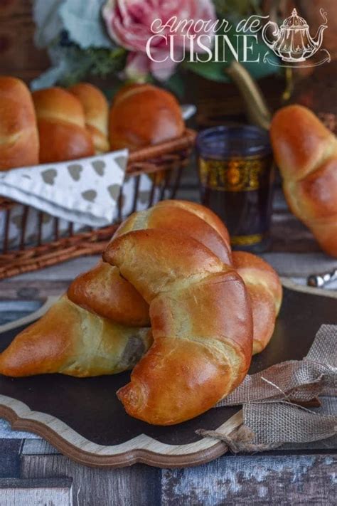 croissants briochés moelleux fourrés à la crème pâtissière Amour de