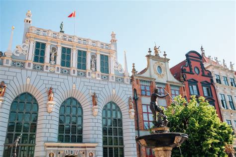 Artus Court And Neptune S Fountain At Dlugi Targ Long Market Street In