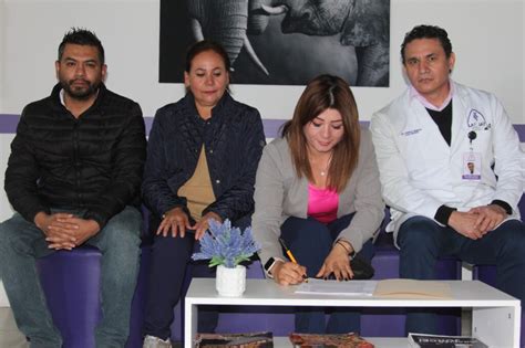 Paula M Ndez Garc A Firma Convenio Con Laboratorio Matehuala