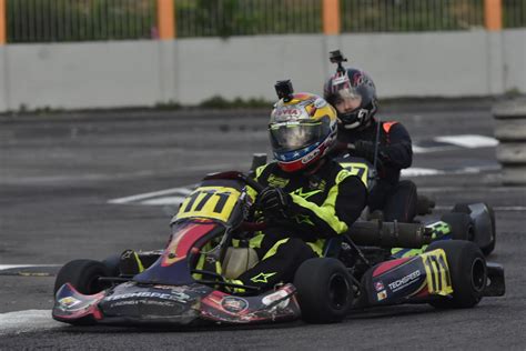 Etapa Do Campeonato Amazonense De Kart Re Ne Competidores No