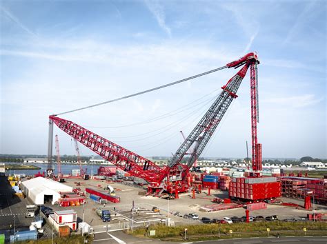 Mammoet launches the SK6000, its giant 6000-ton crane!