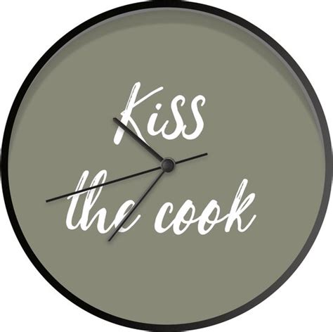 Klok Ø 30 Cm Quotes Kiss The Cook Spreuken Kok Zoen Zwart