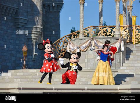 Mickey Mouse Minnie Blancanieves y el príncipe soñar a lo largo de