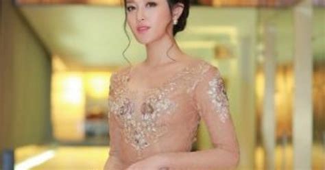 10 giai nhân gây sốt năm qua vì ghiện váy màu nude