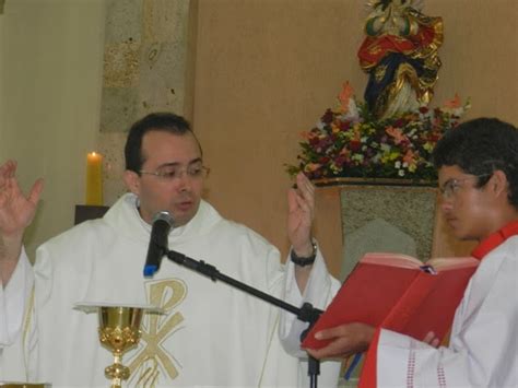 Pascom Padre M Rcio Celebra Missa Pela Sagrada Fam Lia E Pede Que Pais